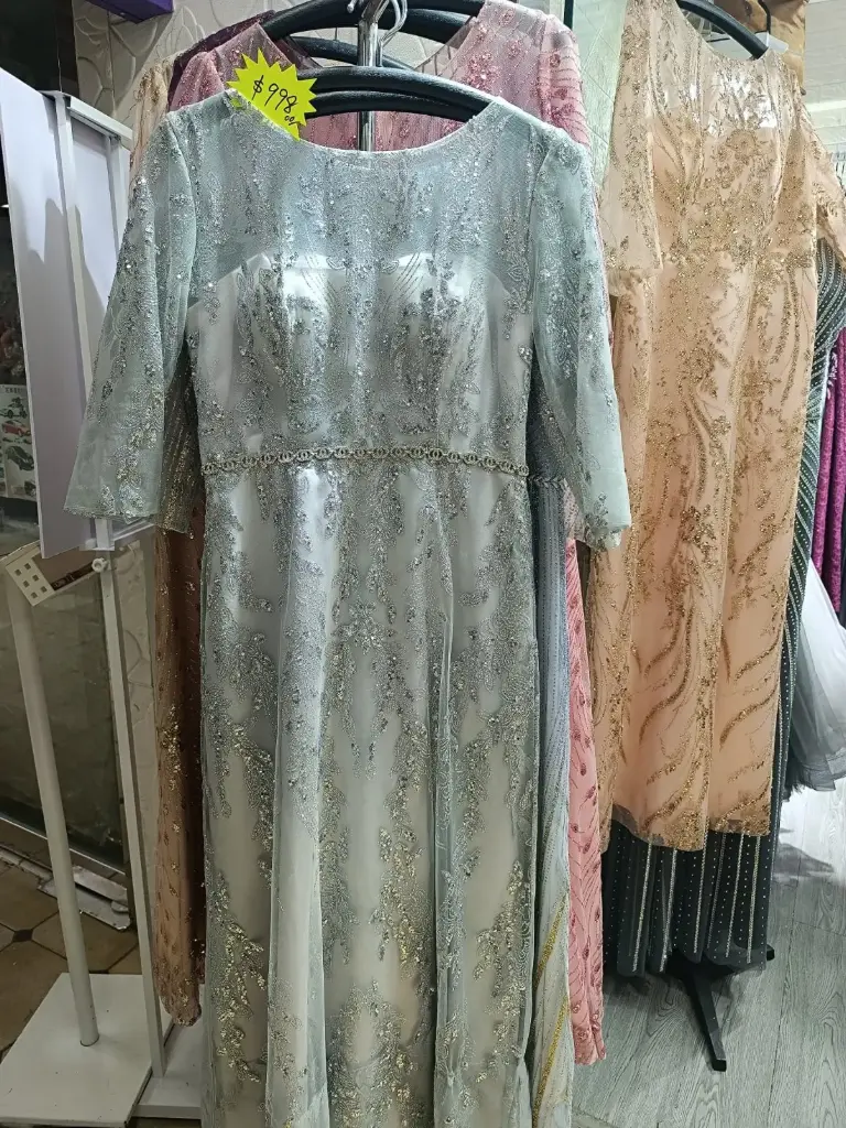 銀灰色珠繡花藤晚禮服