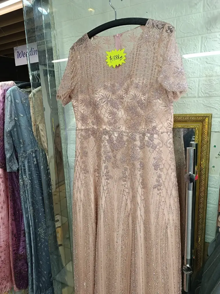 粉色花幾何珠繡晚禮服