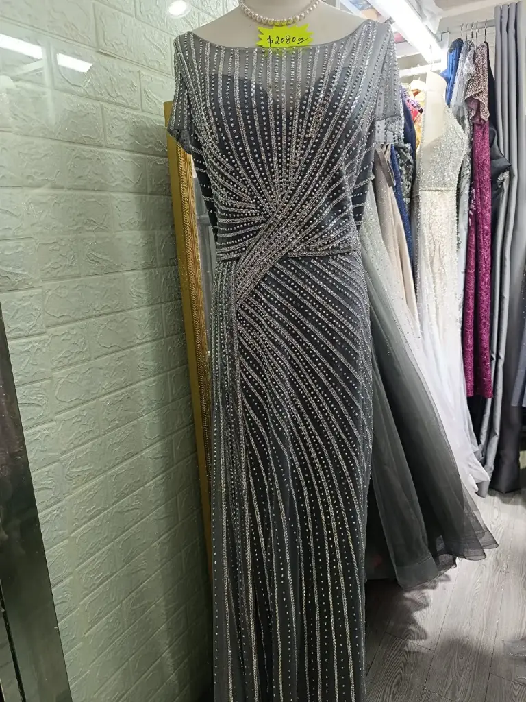 黑灰色珠繡晚禮服