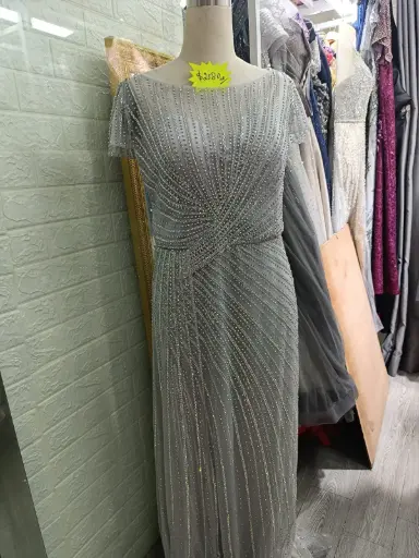 銀灰色放射珠繡晚禮服